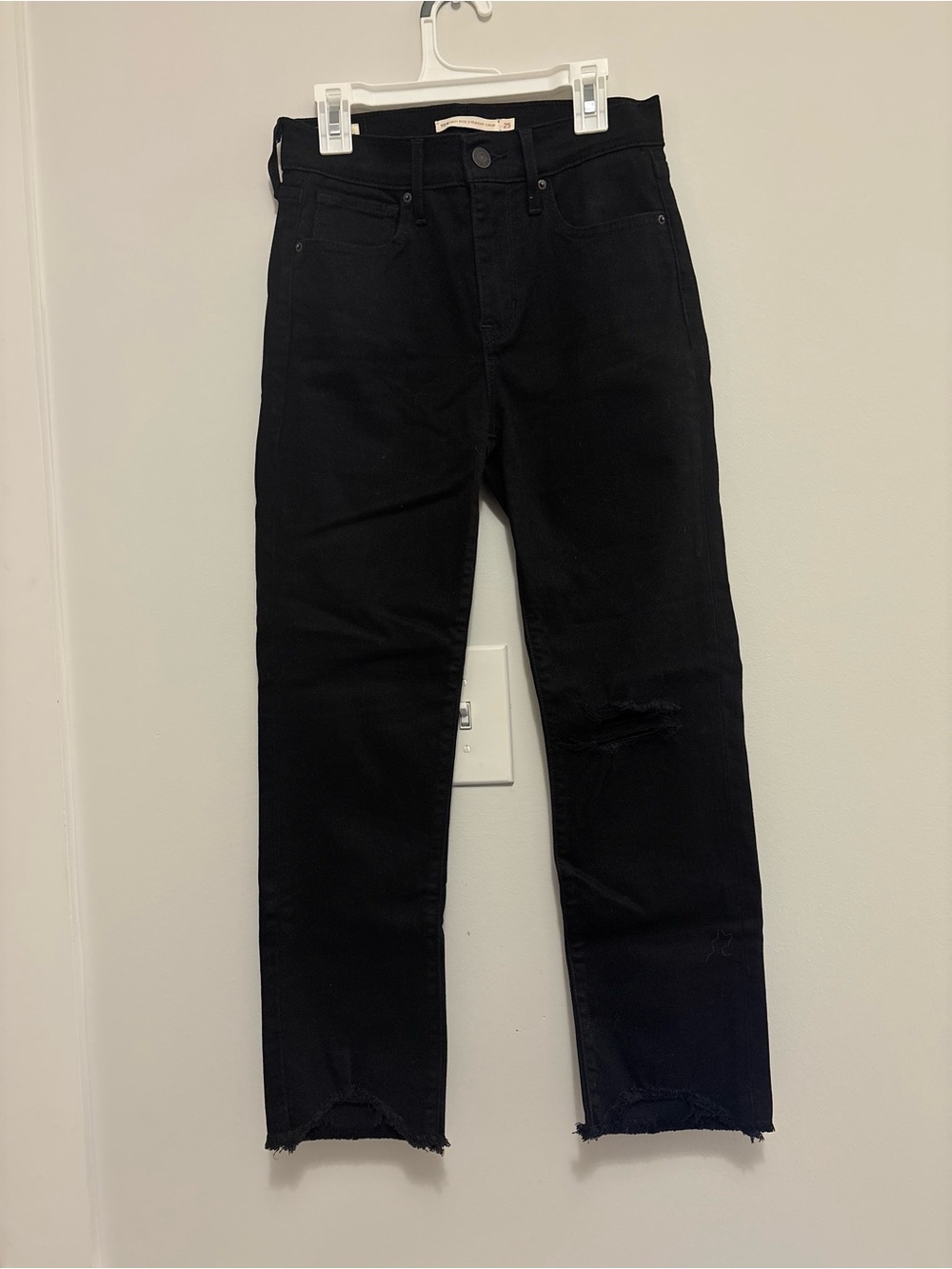 Levi's Women's Black Cropped Straight Jeans